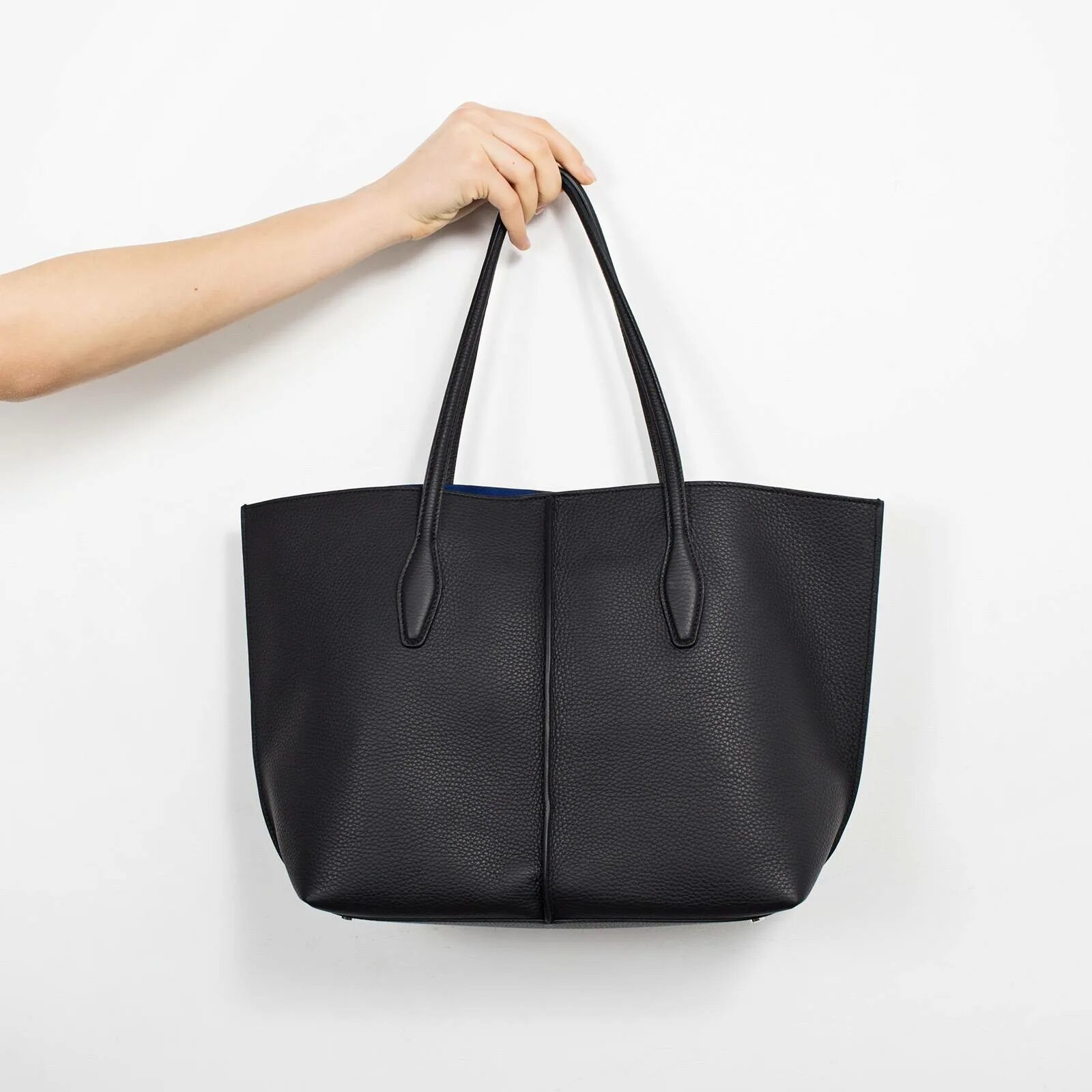 Celine official. Сумка шоппер celine. Celine phantom bag. Celine official. Celine сумка tote.