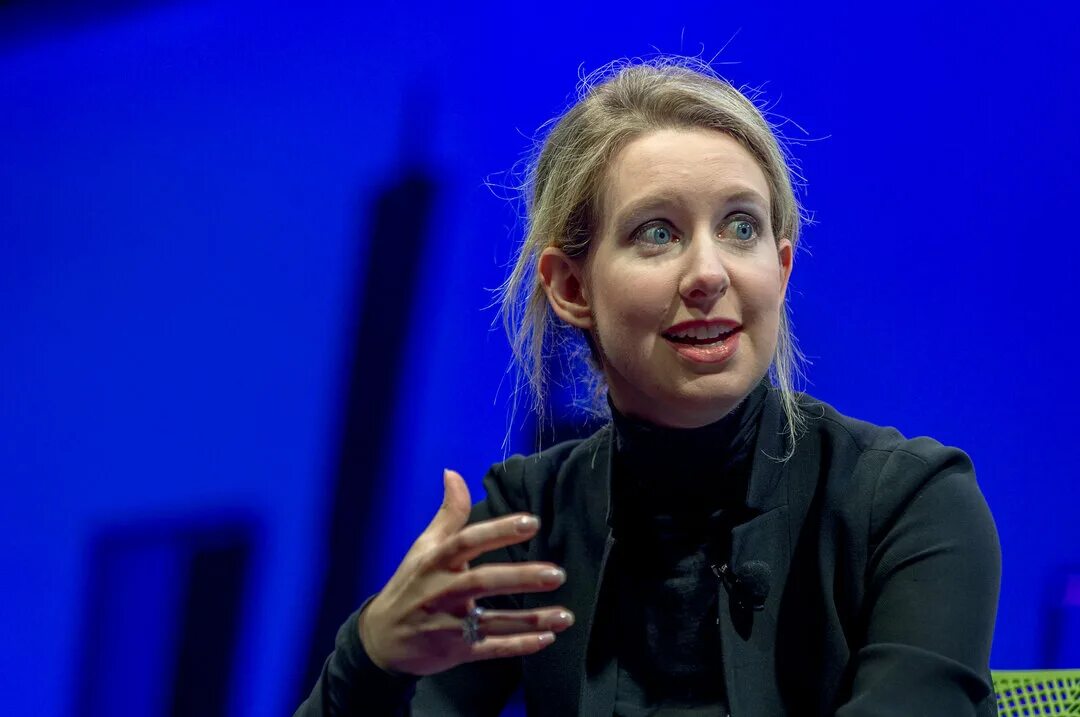 Угрожать 20. Элизабет Холмс Theranos. Элизабет Холмс 2023. Основательница стартапа Theranos Элизабет Холмс. Элизабет Холмс сейчас 2022.