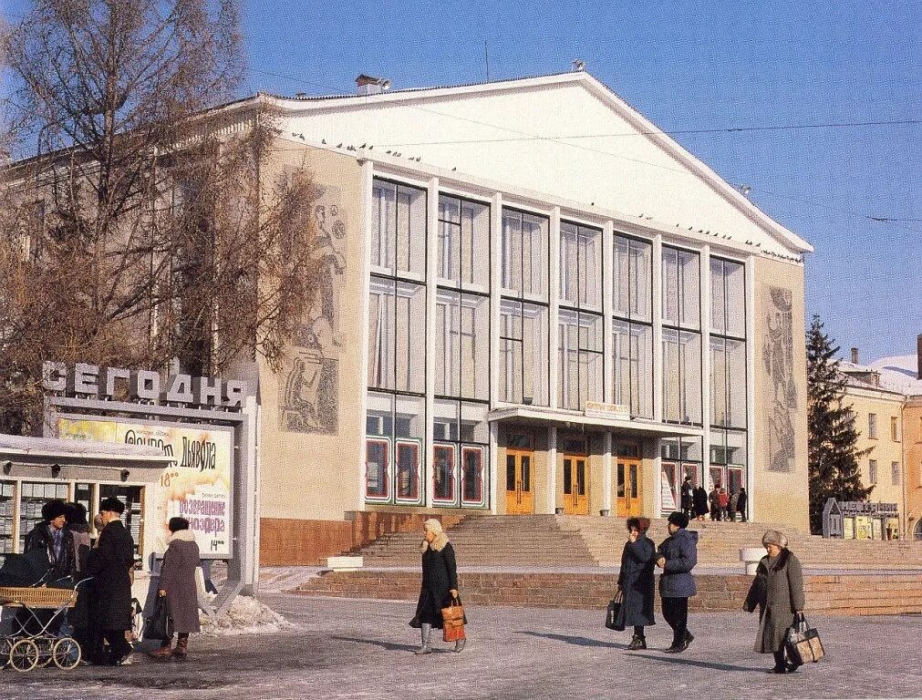 Дк малунцева омск. Омск улица за дк малунцева. Дк нефтяник омск. Дк малунцева нефтяник. Дк нефтяник омск.