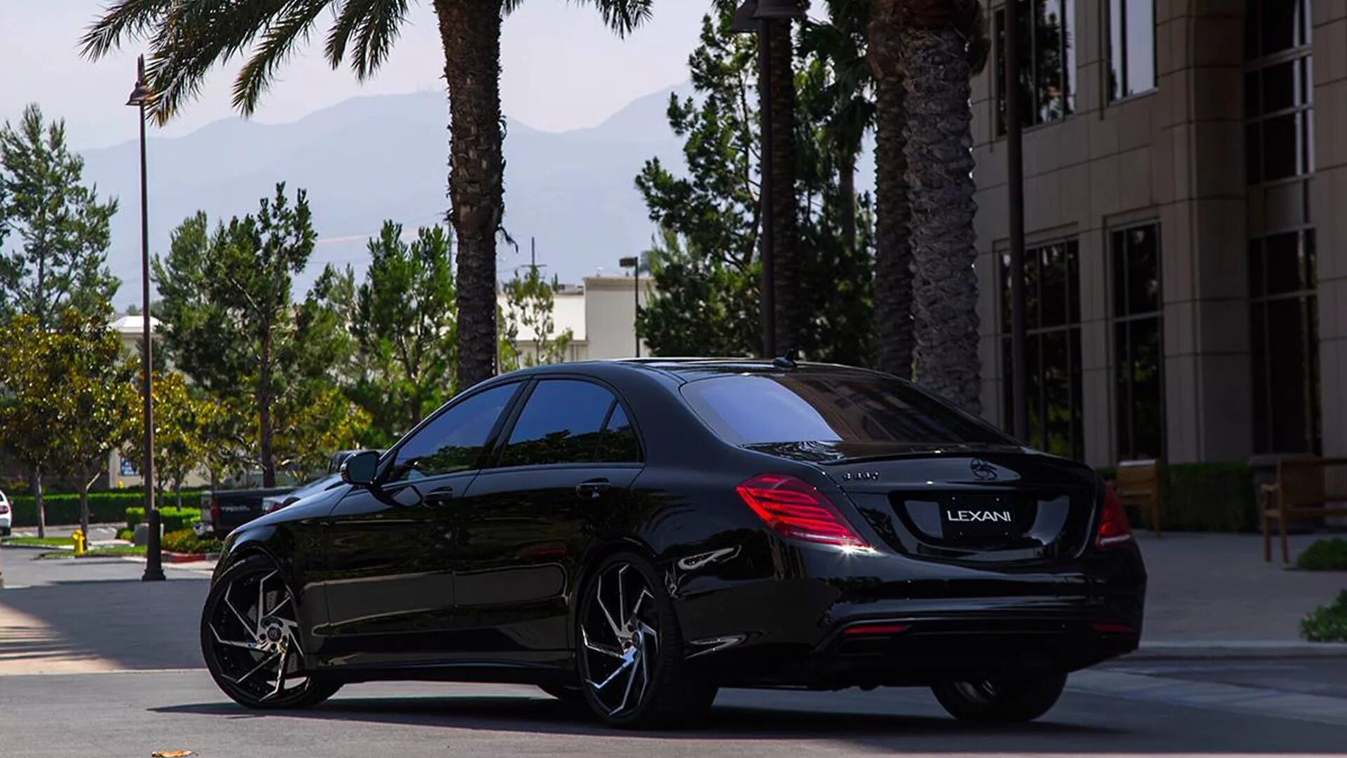Мерседес 222 s класс черный тонированный. Mercedes s63 amg w222. Mercedes s550 w222. Мерседес s63 amg черный. Мерседес 222 черный тонированный.