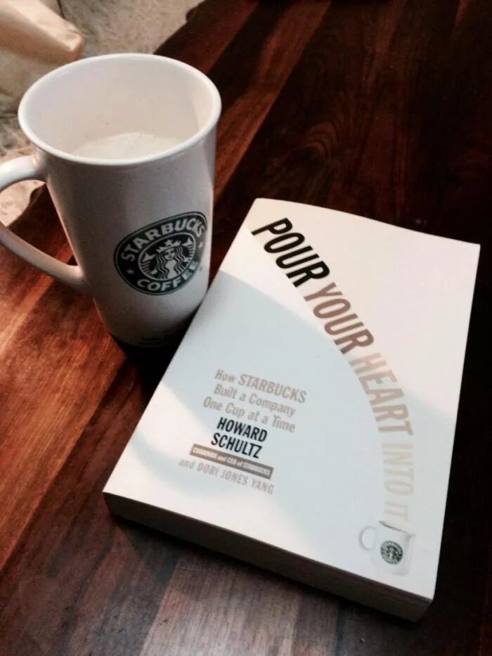 Your pour. Pour your heart into it book. чашка за чашкой строилась starbucks. влейте в нее свое сердце как чашка за чашкой строилась starbucks. книга как чашка за чашкой строилась starbucks.