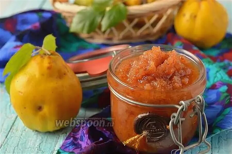 Варенье из айвы с орехами и лимоном. Начинка из айвы. Джем из айвы. Джем из айвы. Варенье из айвы.