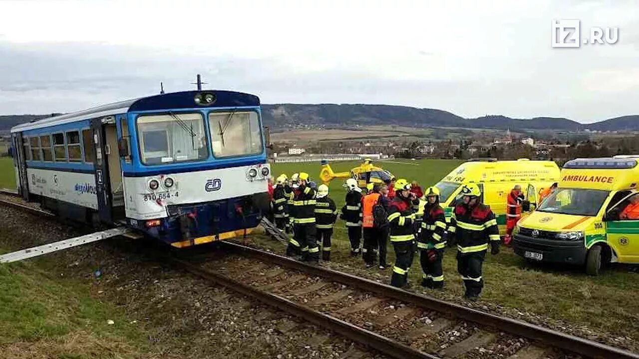 Столкновение поездов в польше. Поезд раненых из украины. Поезд раненых из украины. На вокзале в тунисе столкнулись два поезда. Поезд раненых из украины.