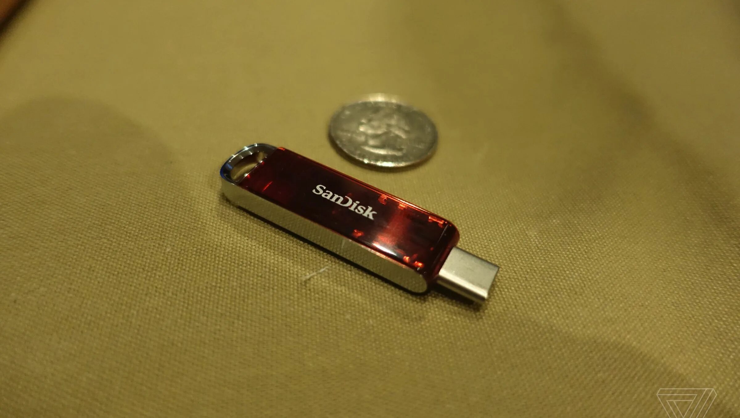 Флеш type c. Флешка на 1 тб. флешка на 1 терабайт. флеш накопитель на 1 терабайт. kingston 2tb флешка.