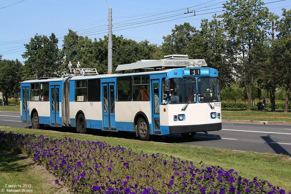 Как ходит 10 троллейбус. Зиу-683бм1. троллейбус зиу-683бм. зиу 683 гармошка. троллейбус зиу-683 питер.