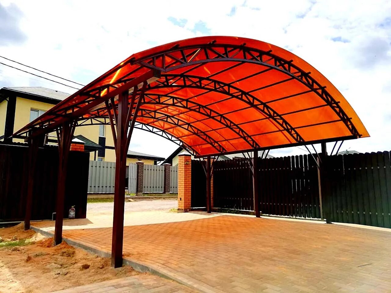 Арки для навеса. Автонавесы из поликарбоната 5 5. Арки для навеса. Арочный навес для автомобиля. Арочный навес.