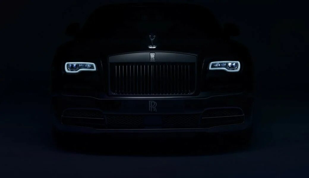 Роллс ройс ремикс. Фары Роллс Ройс. Фары Роллс Ройс в темноте. Роллс Ройс на темном фоне. Логотип Rolls Royce на черном фоне.
