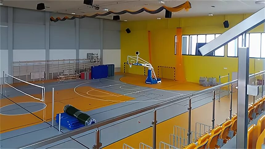 Sports facilities at school. Спортивный зал с трибунами. Спортивный зал в школе с трибунами. Спортзал в школе с трибунами. Трибуны в спортзале.