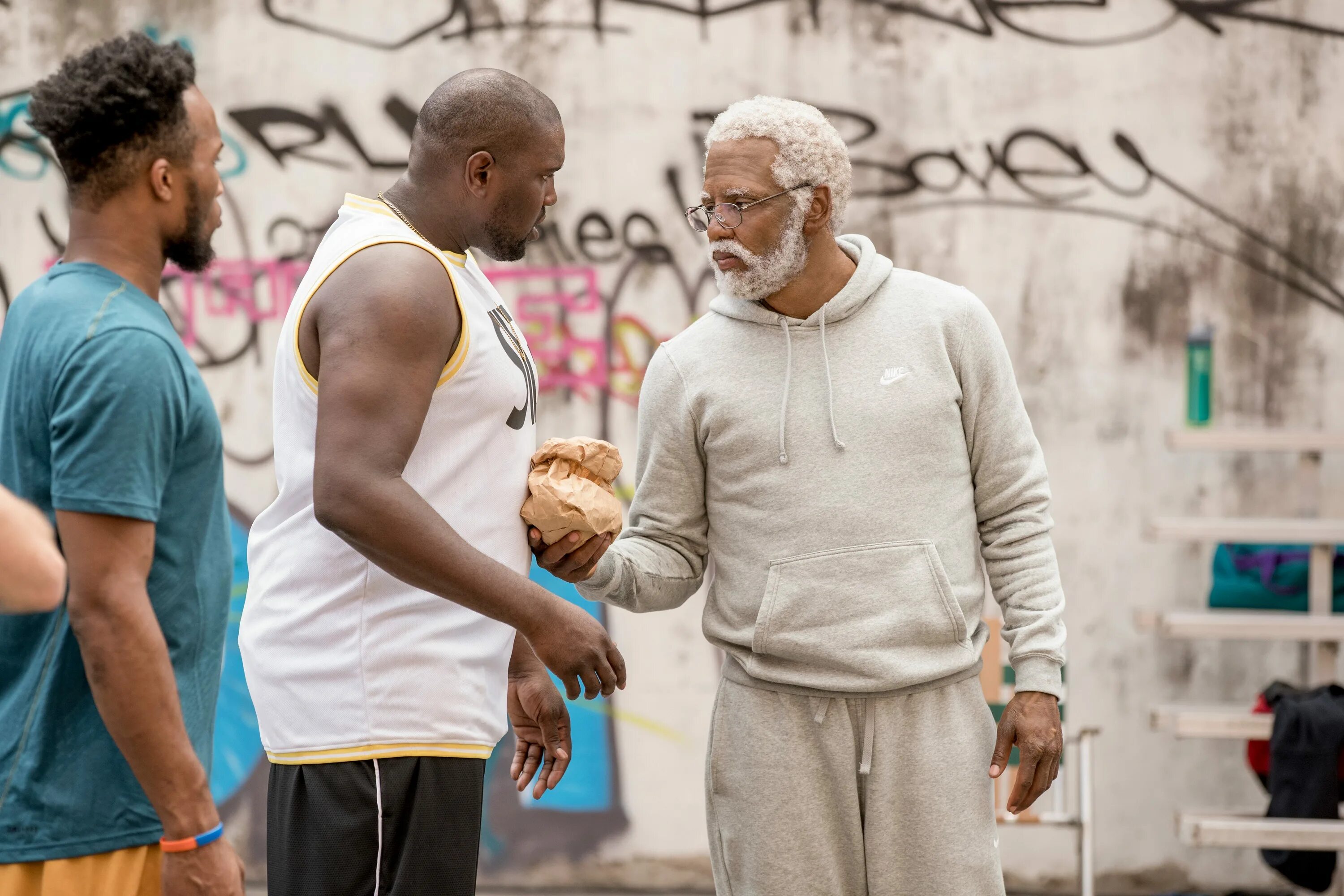 Дрю 2018. Кайри Ирвинг анкл Дрю. Дядя Дрю баскетболист. Kyrie Irving дядя Дрю.