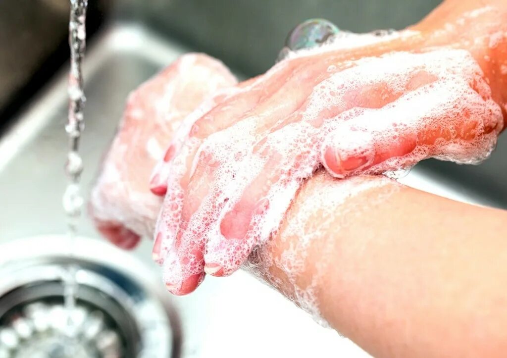 Слово мытье. Мытье рук с мылом. Гигиена рук. Мыть руки. Мыло для рук.
