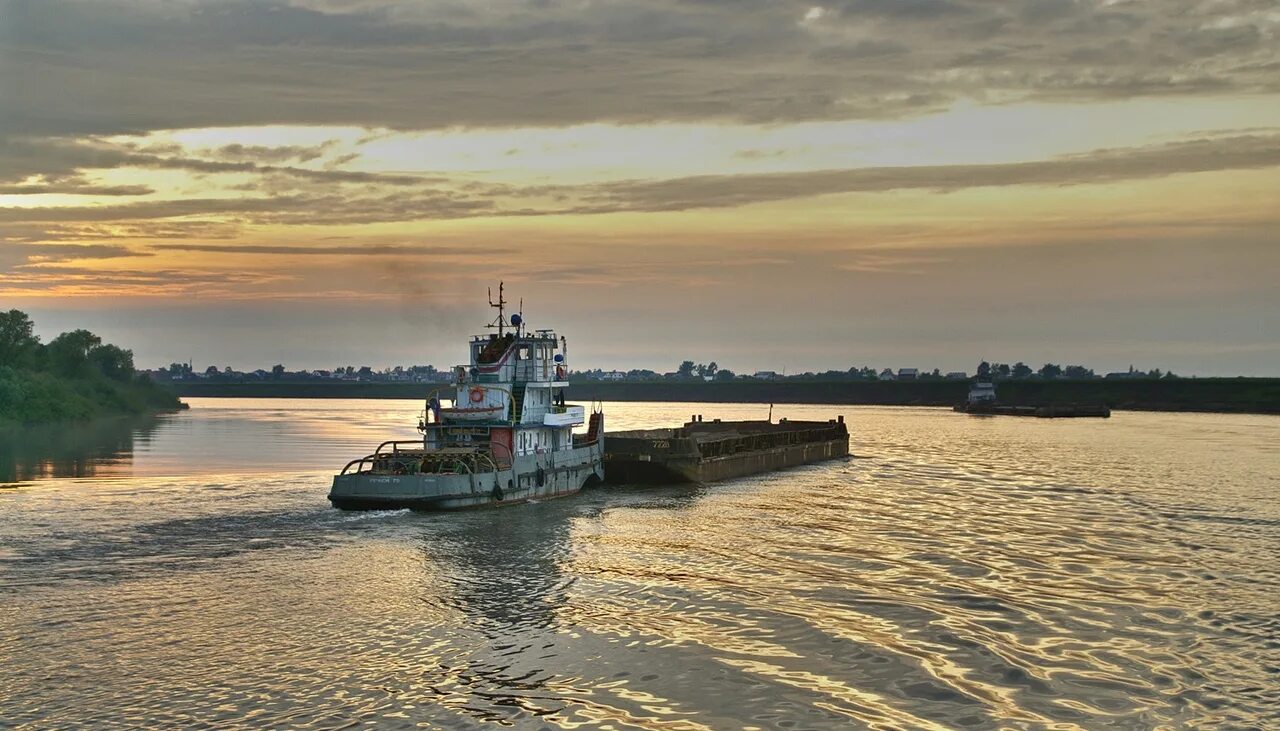 Презентация на тему река днепр. Днепр река презентация. Река днепр на карте россии исток и устье. Использование днепра человеком. Река днепр интересные факты.