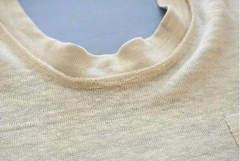 Отделка горловины вязаных изделий. Ворот свитера растянулся что. Ушить горловину на свитере. Растянулась горловина свитера. Ушить трикотаж.