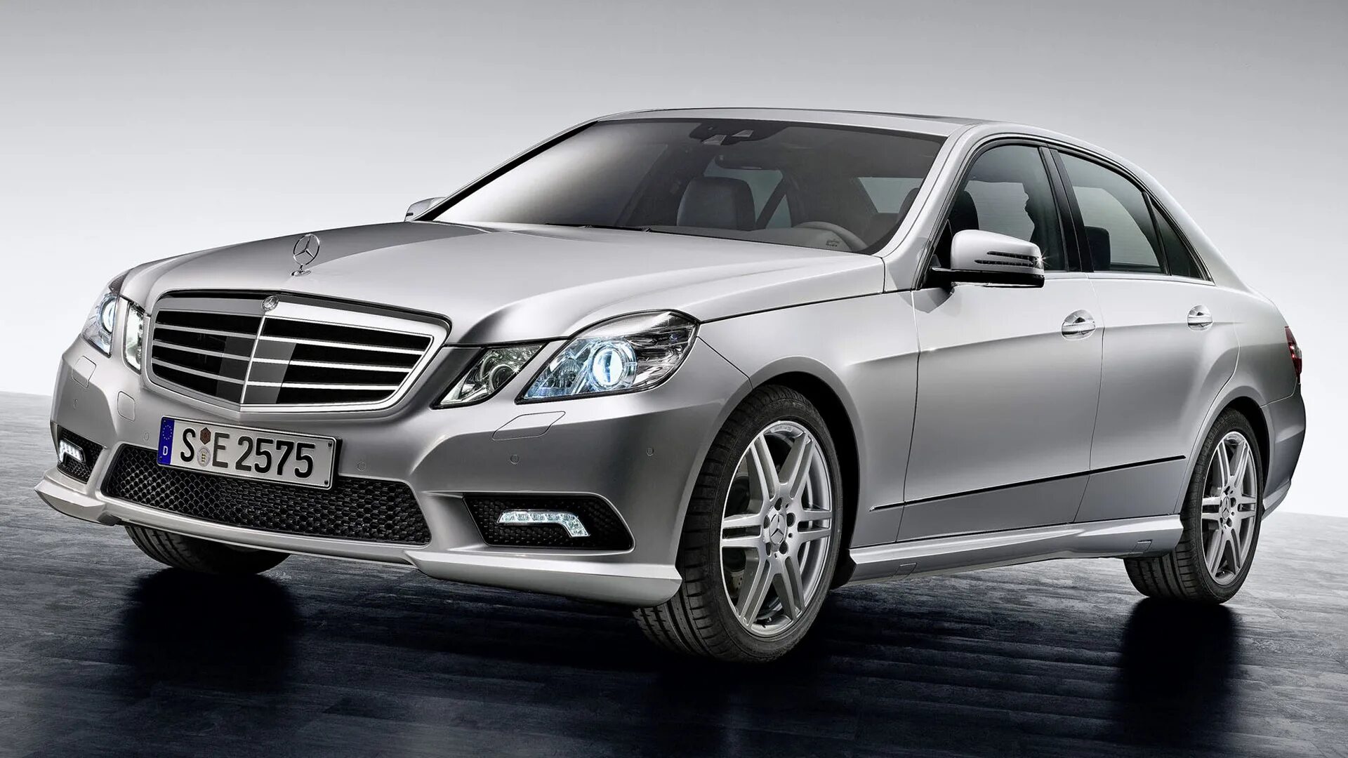 Мерседес w212 e500. Mercedes e class w212. Мерседес-Бенц седан е-class. Mercedes Benz e500 w212. Б у мерседесы е