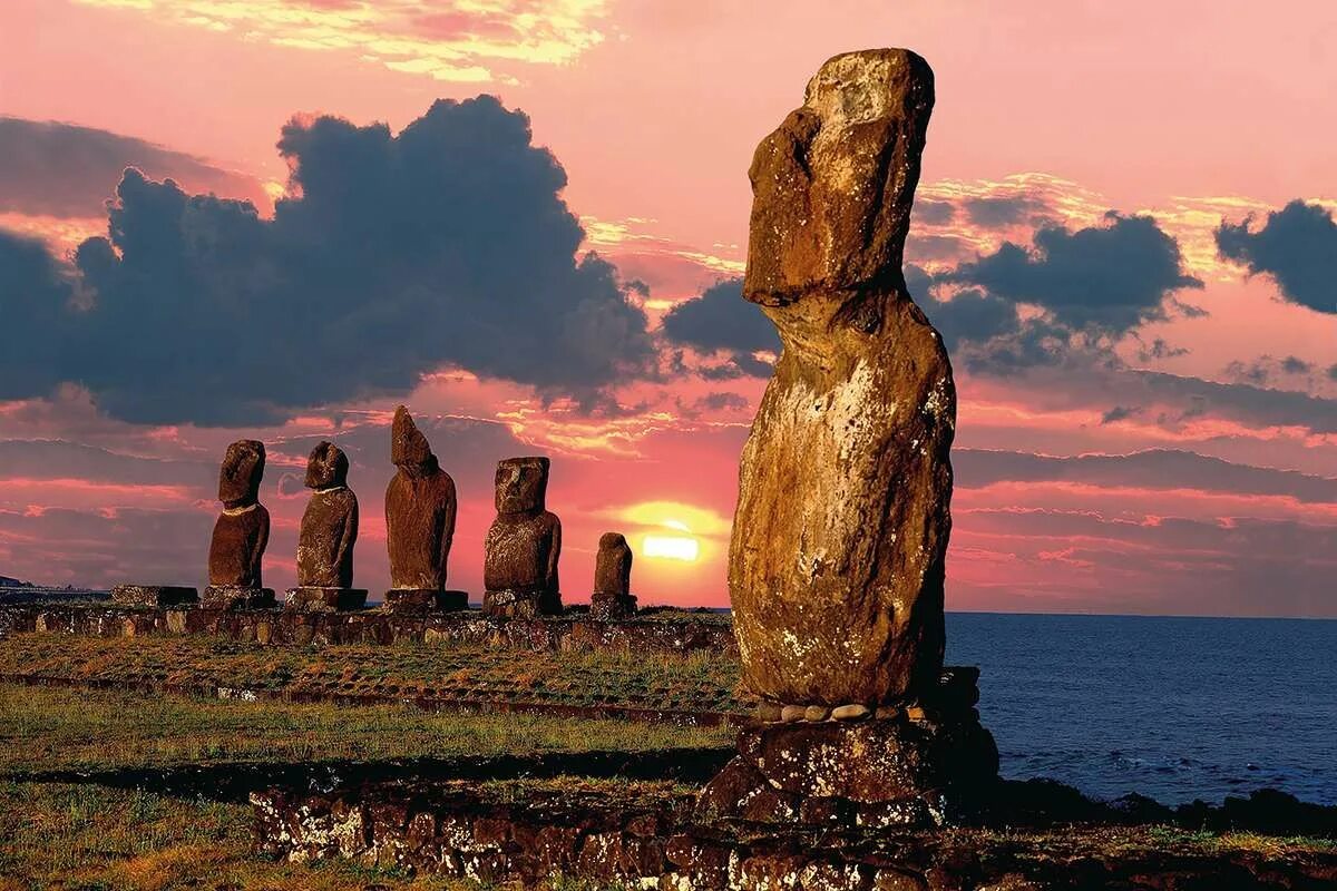 Идол скульптура. Остров Пасхи статуи Моаи. Каменные идолы острова Пасхи. Моаи на острове Пасхи. Остров Пасхи Чили.