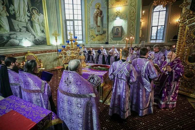 Сколько времени длится всенощная. Всенощное бдение в канун Крестопоклонной недели. Казанский храм Ставрополь. Канун.