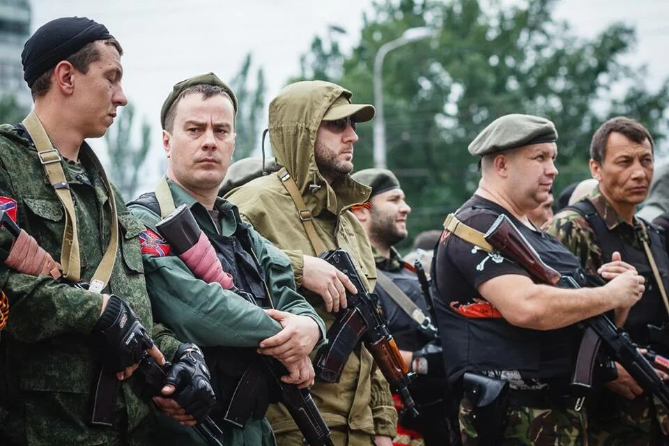 Ополченцы гиви и моторола. Ополченцы донбасса. V ополчение. Пленивший савченко боец лнр "конь". Лнр война 2014.