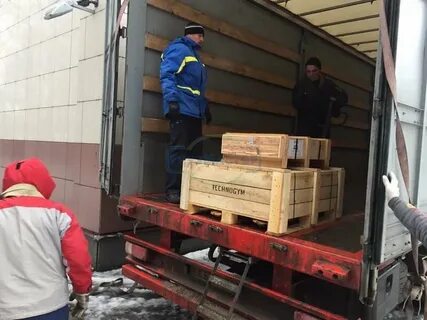 Погрузка паллет в фуру