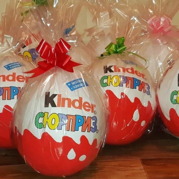 Размер киндера. Kinder сюрприз. Мега Киндер сюрприз. Подарки Киндер яйца. Киндер мега яйцо.