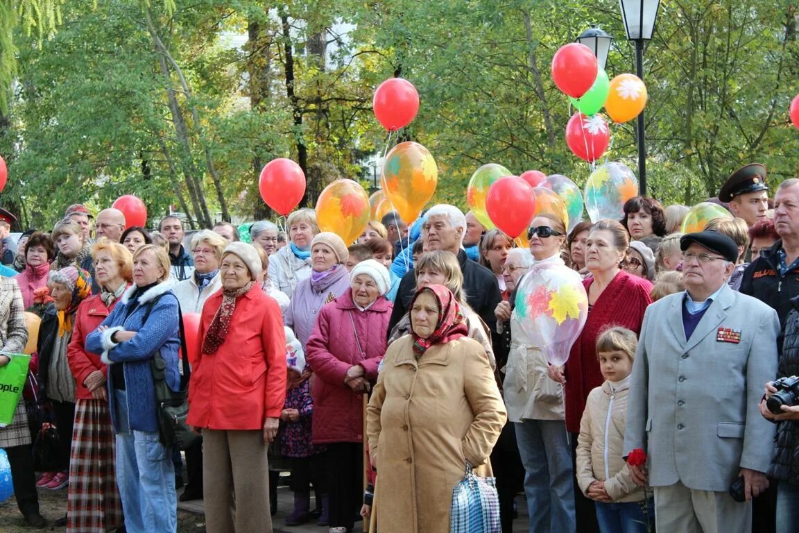 Парк им Генерала Захаркина Кременки. Город Кременки парк Захаркина. Кременки Жуковский район. Поселок Кременки Калужская область.