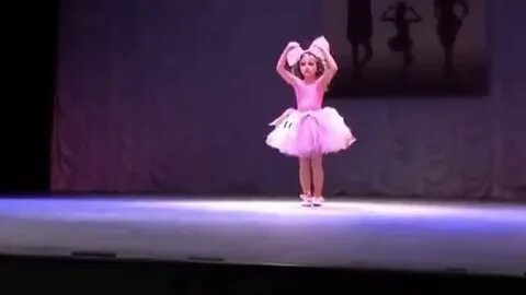 Танец с куклой видео