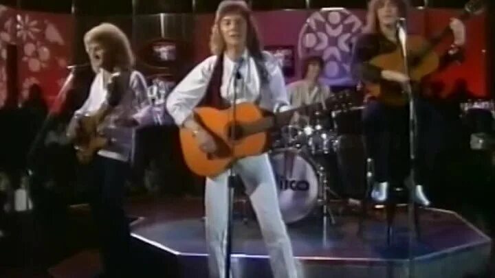 Дискотека 70 80 зарубежная. Женские коллективы 90-х зарубежные. Блондинка эстрадная певица 80-х. Спейс дидье маруани в москве 1983. Диско 80х клип.