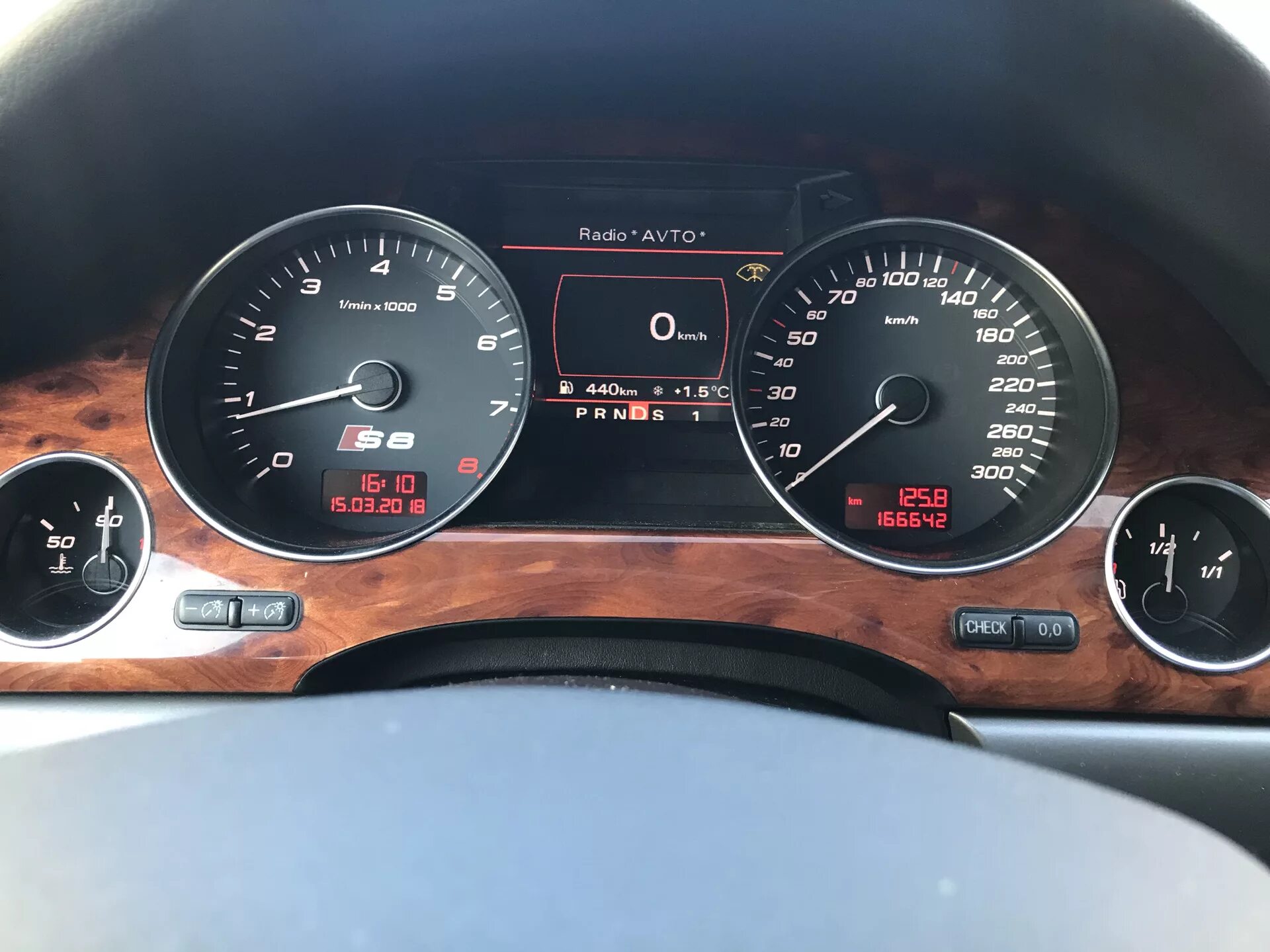 Ошибки audi a8. Приборка audi a8.
