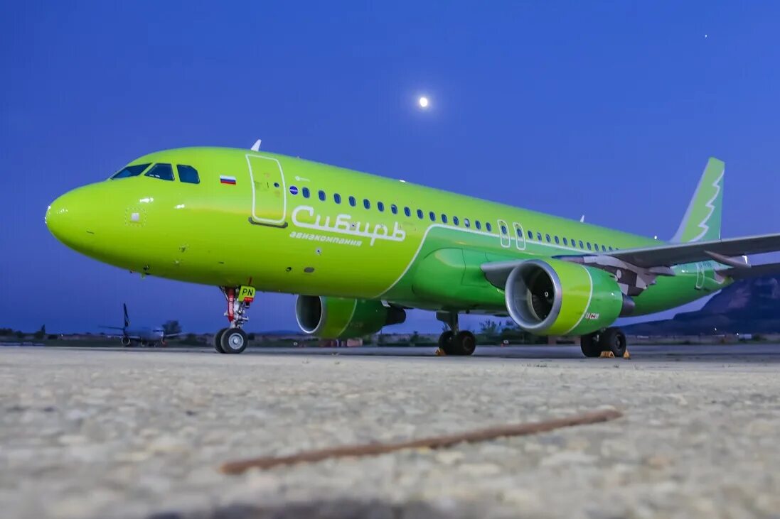 Siberia airlines. Самолёты авиакомпании s7 airlines. авиакомпания сибирь s7. самолет джей севен. самолет сибирь s7.