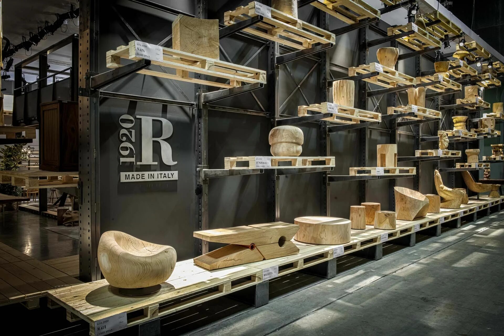 Wood workshop мастерская. Бутик одежды в стиле модерн. Магазины в москве river woods. Woods магазин. Магазин ламината шоу рум.