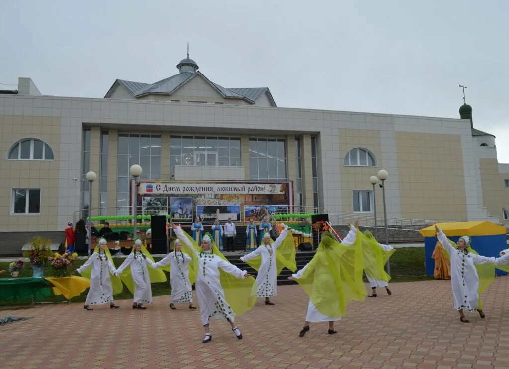 Кдц 6 138. Большое Болдино культурно досуговый центр. Большеболдинский район день района. КДЦ большое Болдино бал. КДЦ Суксун.