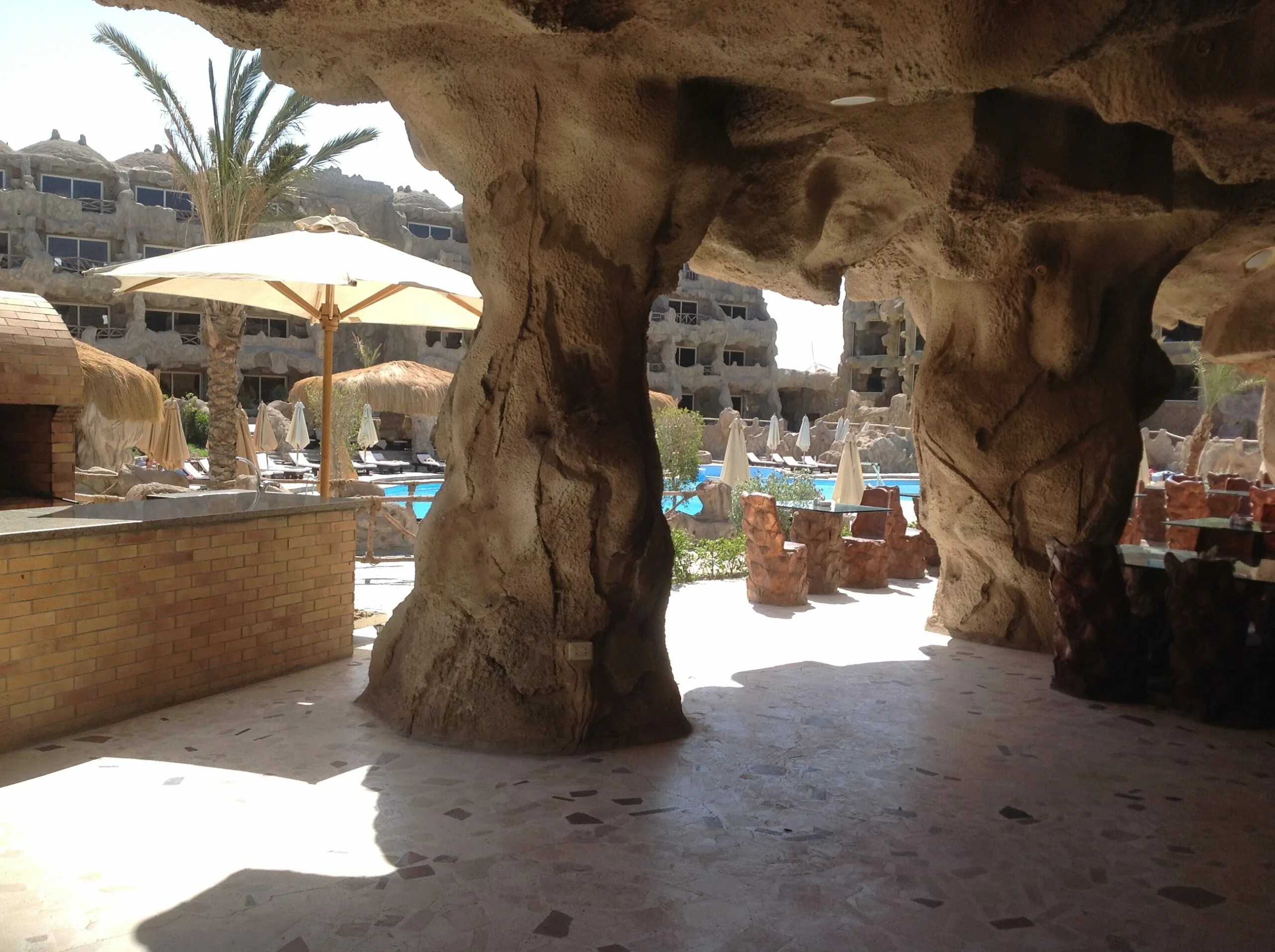 Кавес бич резорт хургада 5. Египет отель пещера. Отель cave египет. Caves beach 5 египет хургада. Caves beach 5 египет хургада.