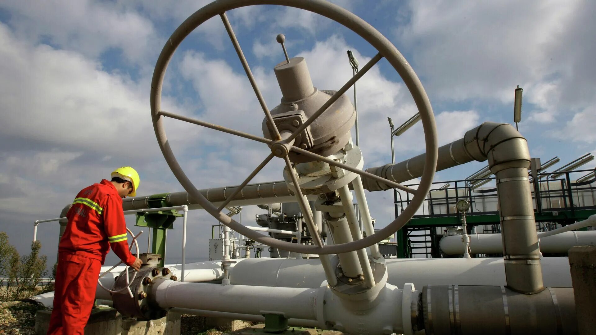 Поставка природного газа. Российский газ. поставки газа. газовая труба. трубопровод газа.