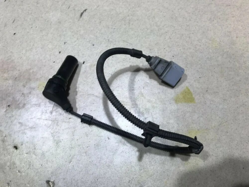 Датчик положения коленвала туарег 2008. 2. Датчик коленвала фольксваген т5 2. Volkswagen touareg 2005 год датчик коленвала. Датчик коленвала туарег 4.