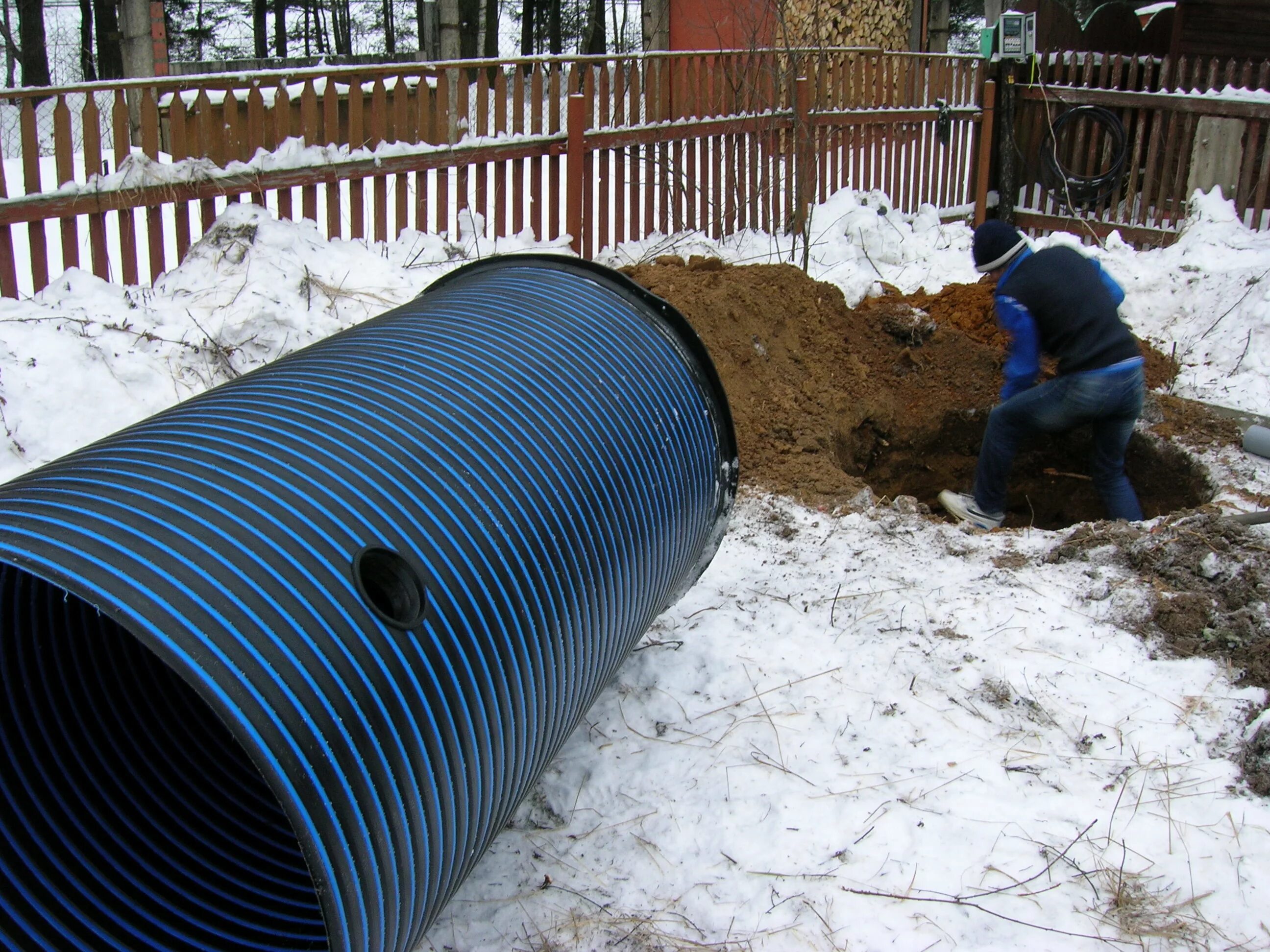 5. Соединитель дренажной трубы 110. Труба для септика. Дренажная труба 110 из канализационной трубы. Теплоизоляция для труб канализации 110 в земле.