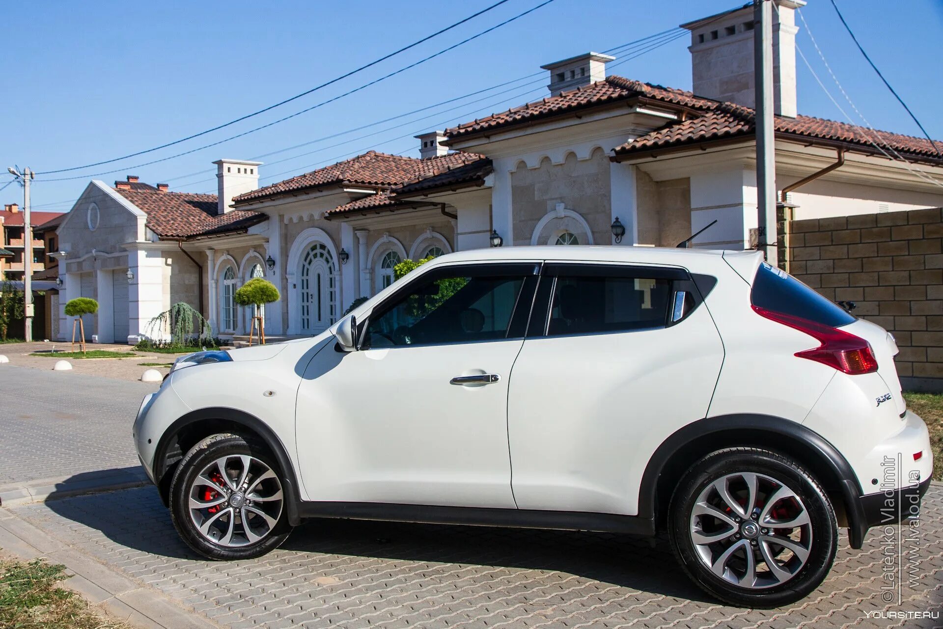Белый жук. Nissan juke white. nissan juke белый. nissan juke белый r18. nissan juke 2025 white.