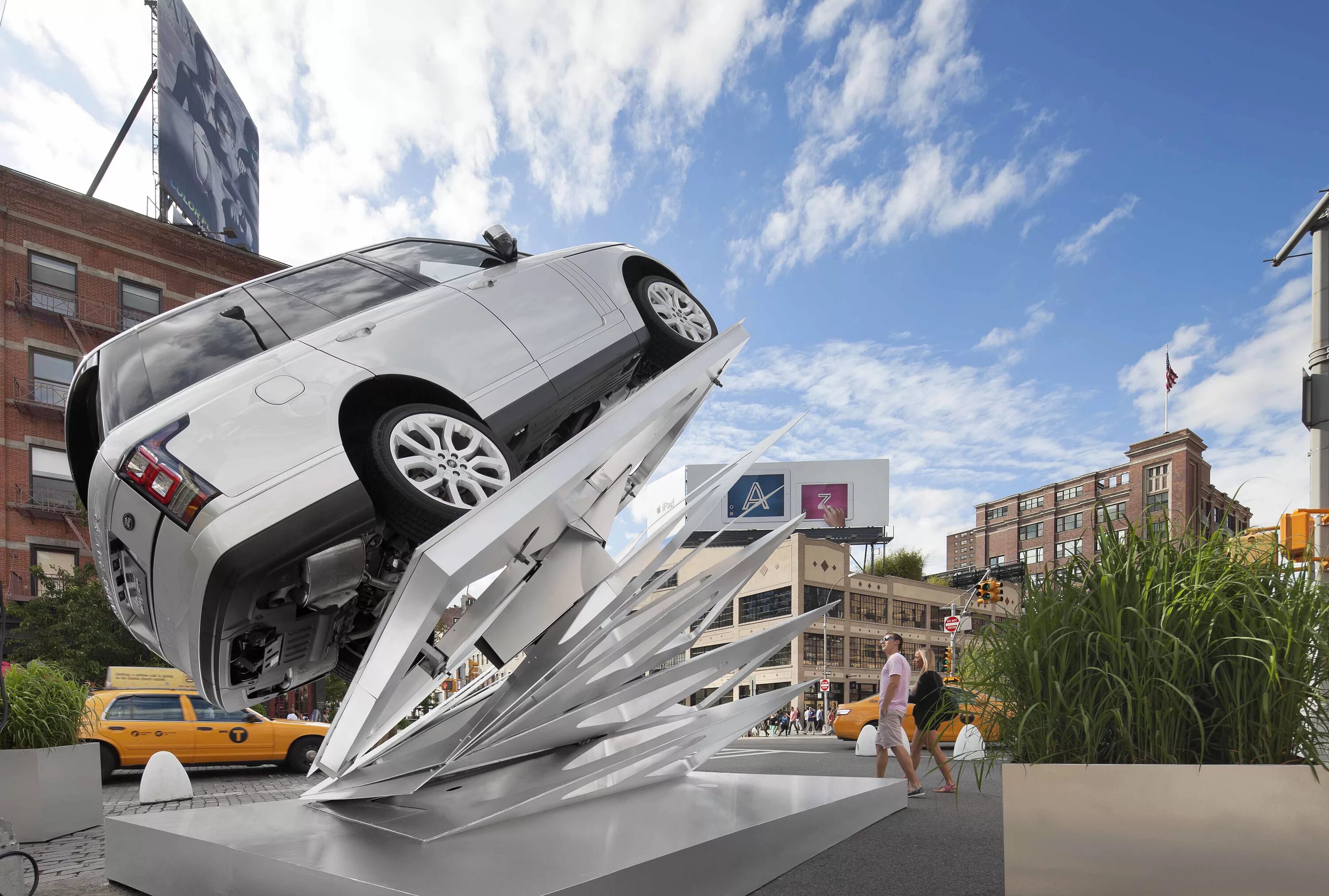 Подиум выставочный для машин. Подиум для автомобиля. Подиум для автомобиля. Выставочный подиум для автомобиля. Пьедестал для авто.