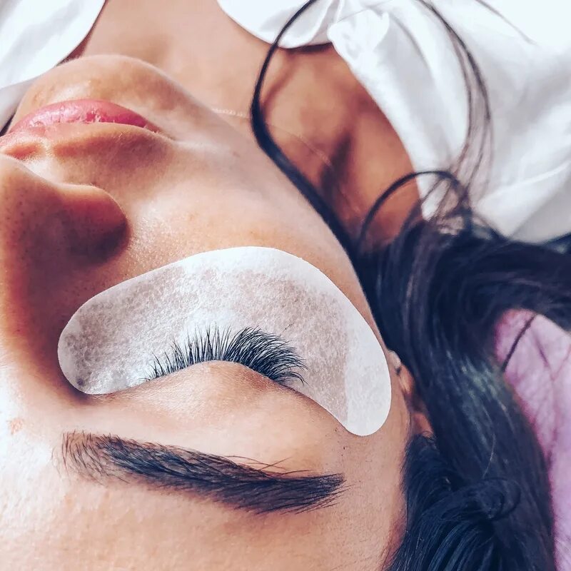 ресницы для инстаграмма. мастер по наращиванию ресниц. лешмейкер эстетика. визуал мастера по наращиванию ресниц. лешмейкер ресницы.