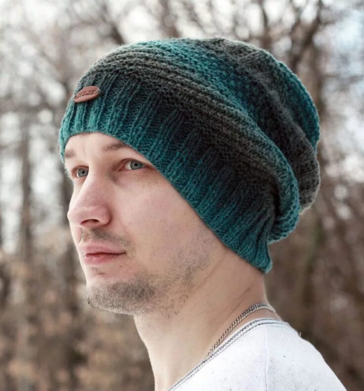 Модную связать мужскую шапку спицами Зимняя двойная мужская шапка спицами