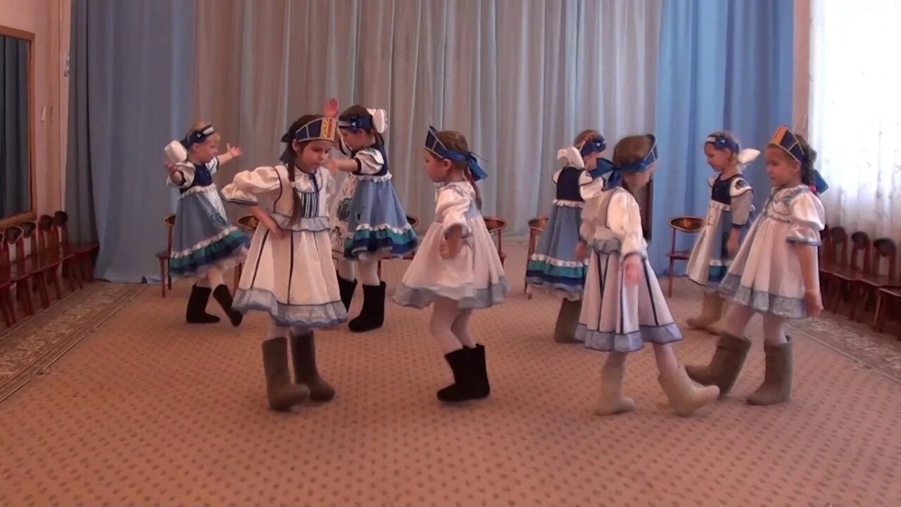 Костюм для танца валенки. Валенки пляшут. Костюм для танца валенки. Дети в валенках танцуют. Валенки танец для детей.