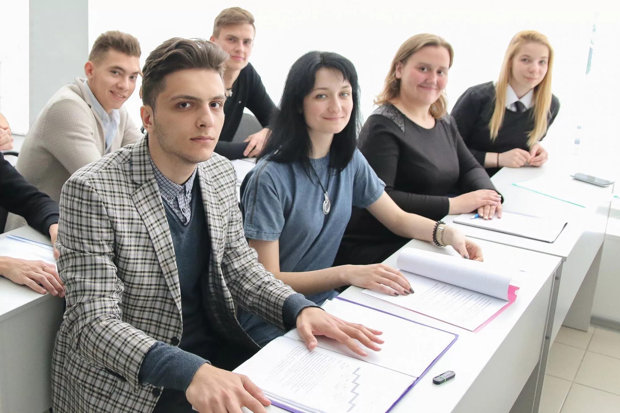 Student management. Университет менеджер. Менеджер студент. Студент заочник. Курсы для студентов.