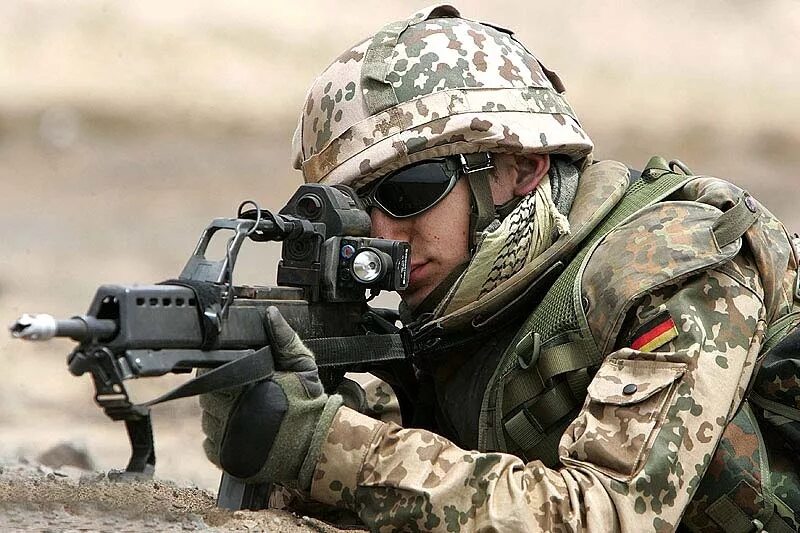 Немецкая армия. Солдат Бундесвера с g36. Армия Бундесвера. Военные Германии Бундесвер. Боец НАТО Бундесвер.