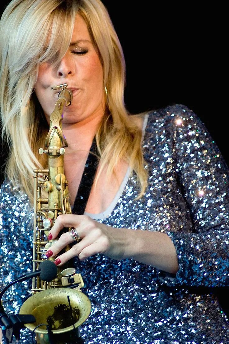 Candy dulfer саксофон и гитара. Кэнди далфер. кэнди далфер саксофонистка. candy dulfer 2025. candy dulfer саксофон.