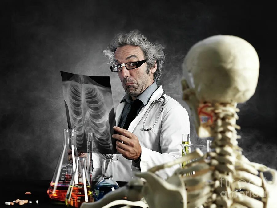 чокнутый профессор химик фильм. профессор в лаборатории. безумный ученый. безумный ученый. чокнутый ученый.