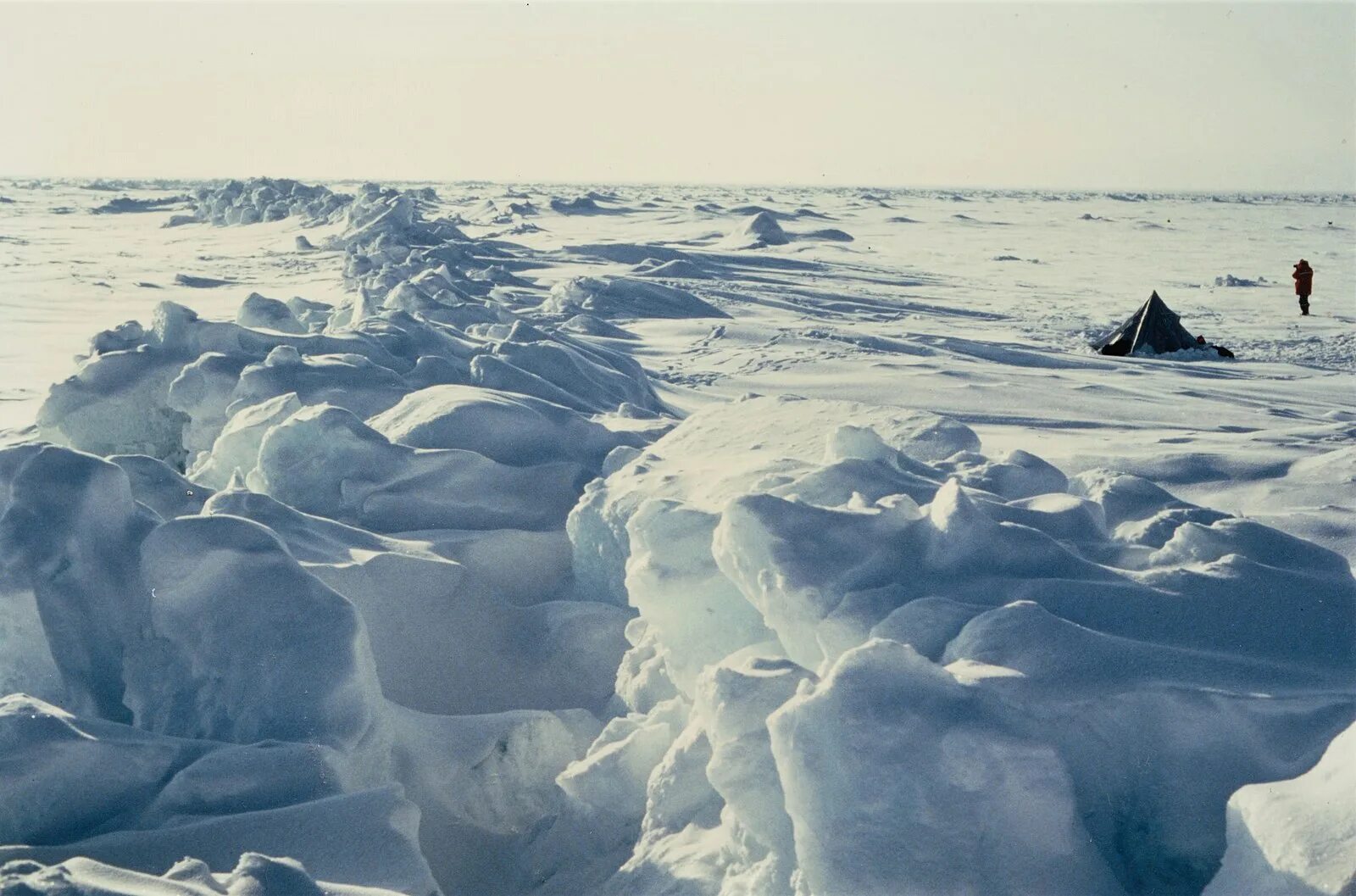 2 северный ледовитый океан. Северный Ледовитый океан Ледовый Покров. Воркута Ледовитый океан. Северный Ледовитый океан замерзает. Паковый лед в Северном Ледовитом.