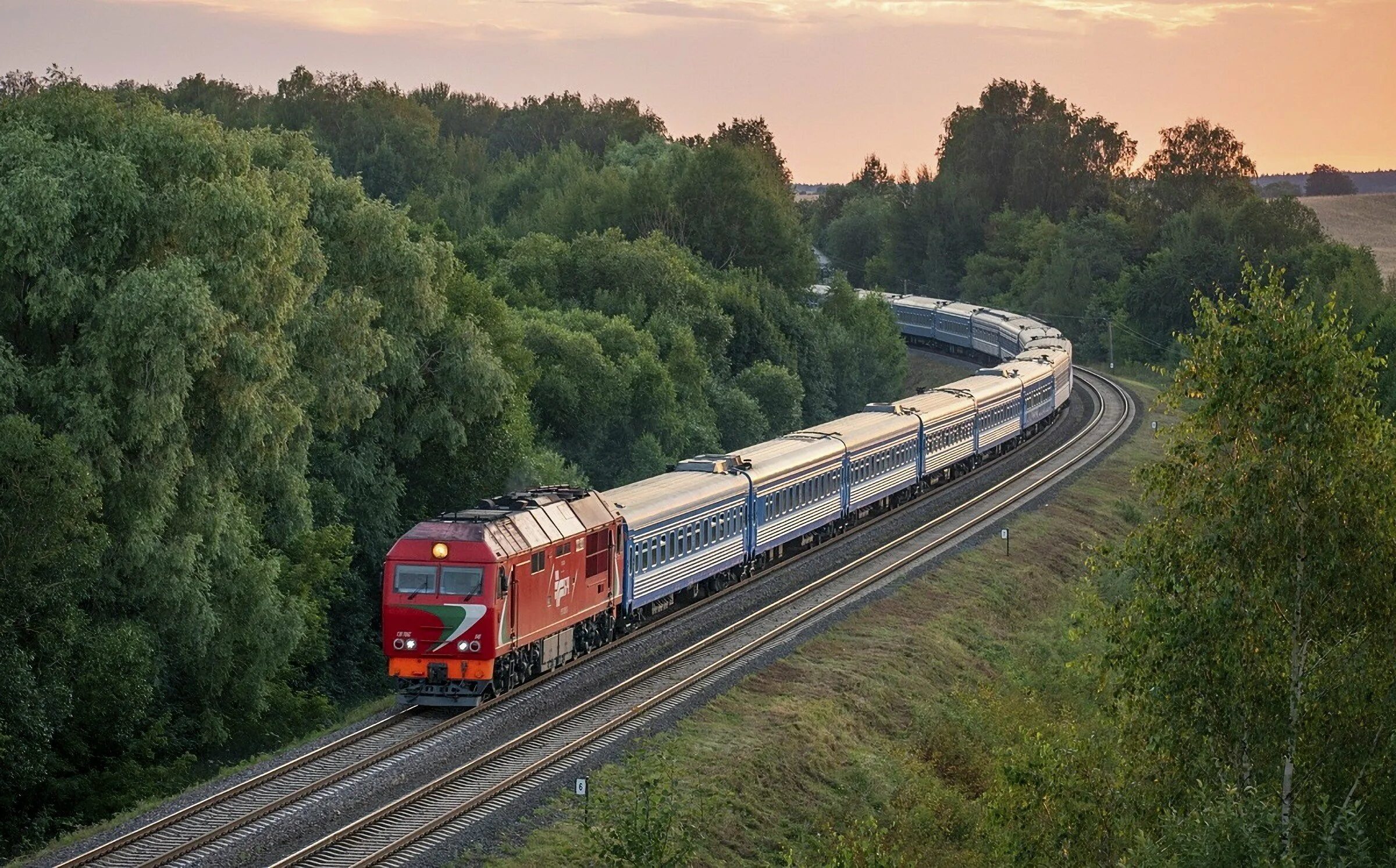 Можно ли на поезде в белоруссию. Магистральный тепловоз тэп70. Тепловоз тэп70бс. Пассажирский тепловоз тэп70. Поезд тэп70бс.