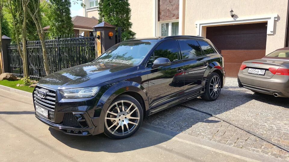 Диски q7 4m. Audi q7 4m. R22 Audi q7 2020. Audi q7 2 Tuning. Audi q7 4m черная.