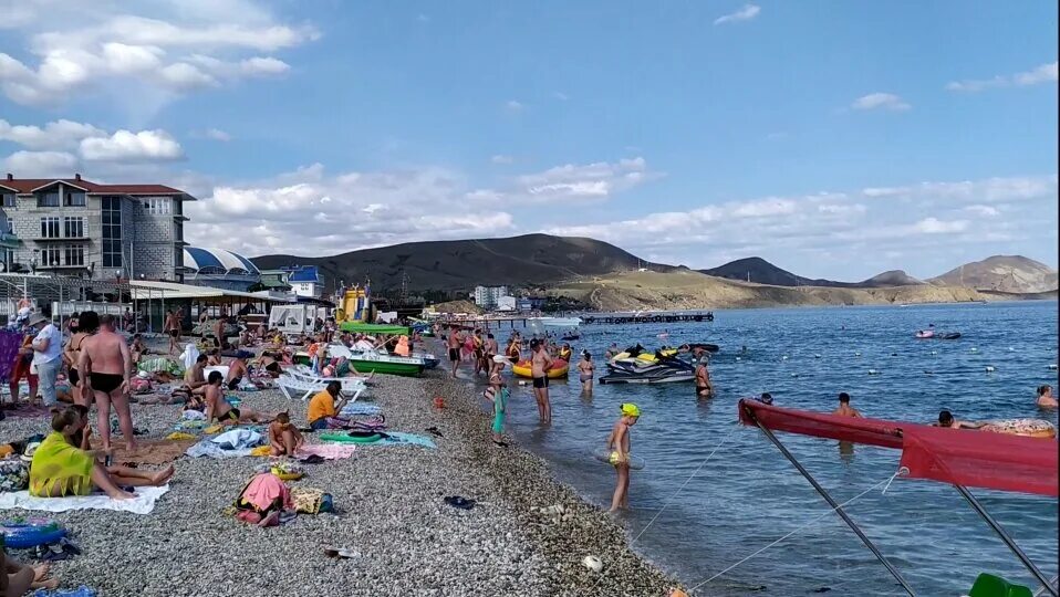 Коктебеле 2020. Новогодний коктебель 2022. Холм юнге в коктебеле. Пляж у холма юнге в коктебеле. Пляж коктебель 2021.