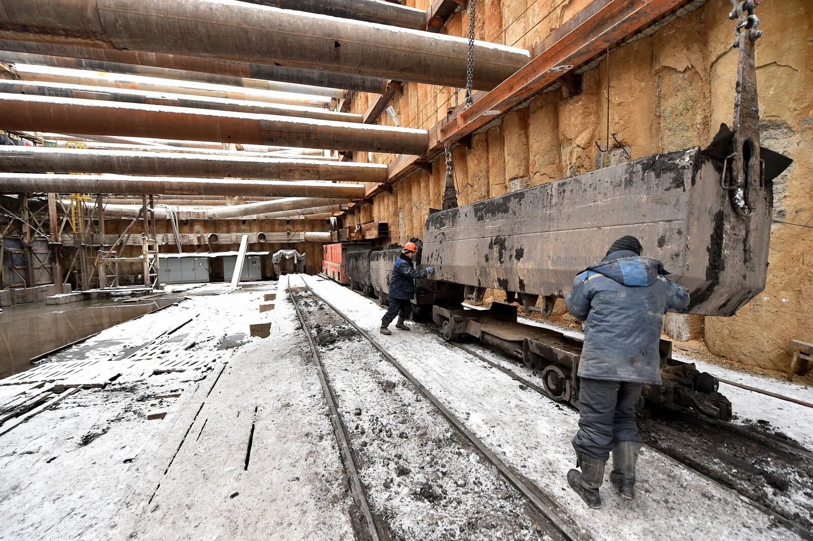 Стройка метро. Стройка метрополитена. Депо котельники. Костюм разнорабочего. Сотрудник склада.