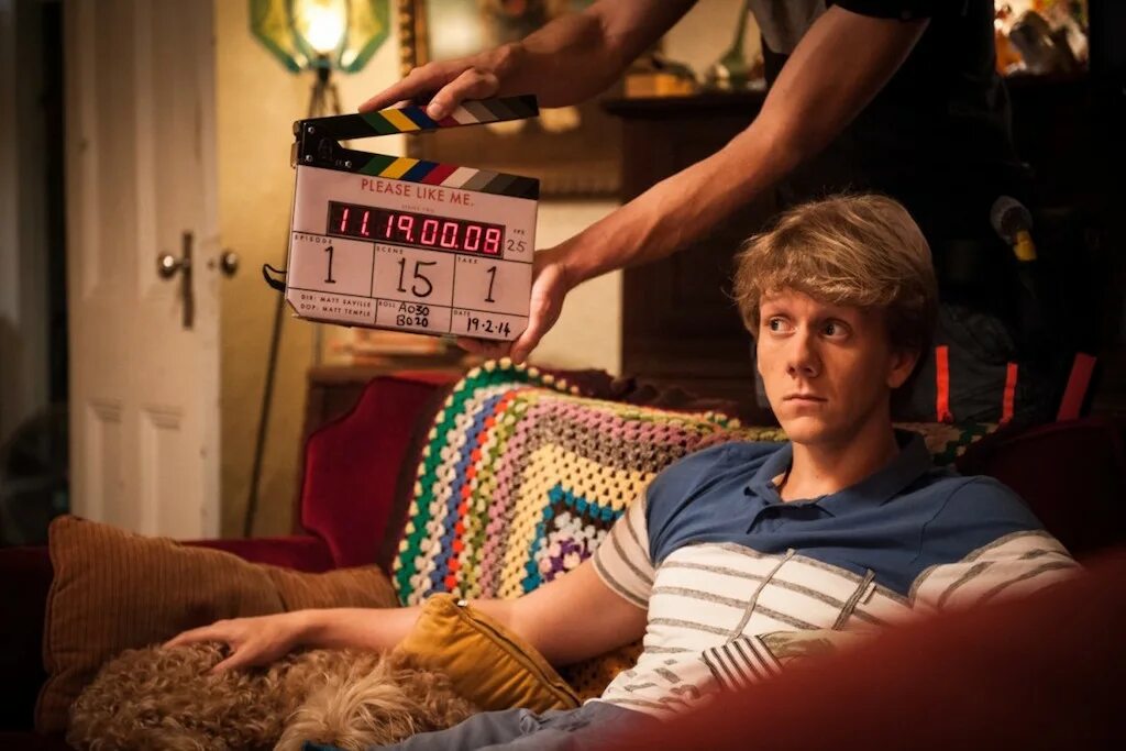 Please like. Like me сериал. плиз лайк ми сериал. please like me постер. please like me сериал лордфильм.