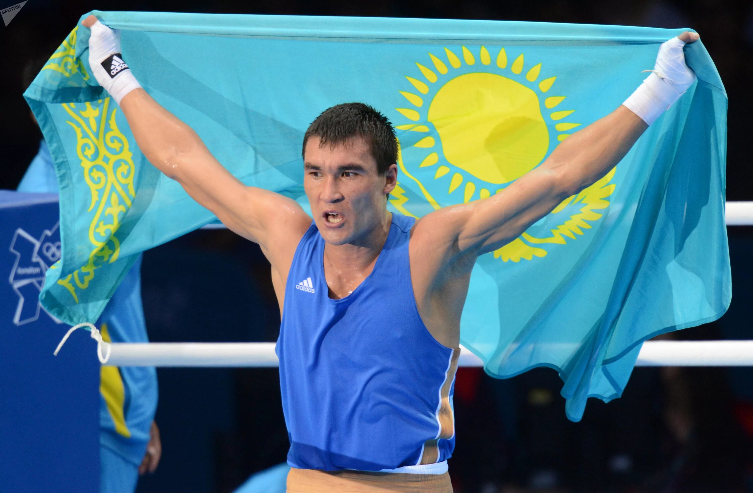 Мастер спорта казахстана. Серик Сапиев Олимпийский чемпион. Еркебулан Сапиев. Серик Сапиев боксер Казахстана.