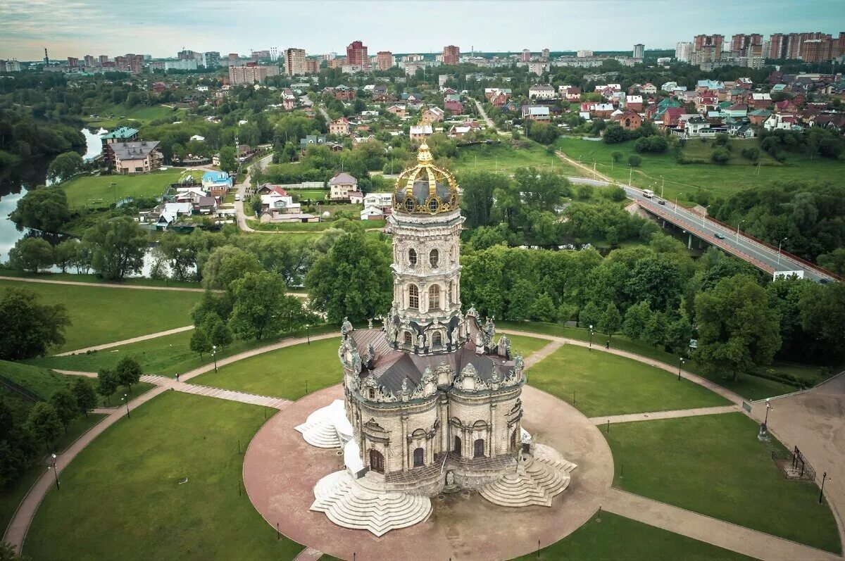 Чем знаменита московская область. Храм в Дубровицах Подольск. Город Подольск Дубровицы храм. Парк Дубровицы Подольск. Усадьба Дубровицы в Подольске.